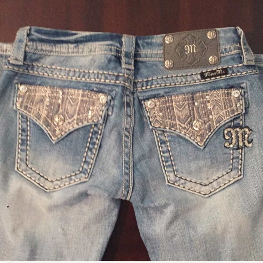 Miss Me Signature Cropped distressed jeans 25
